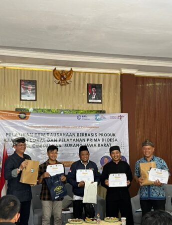 Poltekpar NHI Bandung Mengubah Desa Cibeusi Jadi Model Wisata Berbasis Kearifan Lokal dan Pelayanan Prima